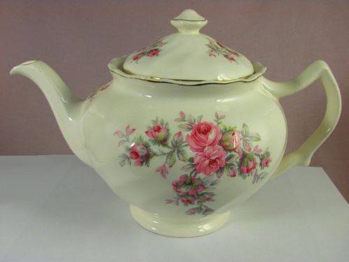 JOHNSON BROS:  Lovely 'Old Chelsea' Teapot!