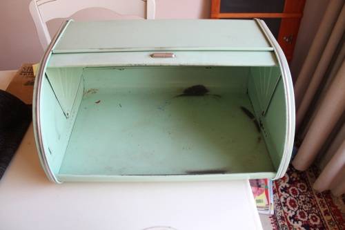 Vintage ol Bread Brood bin