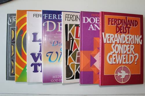 8 x Ferdinand Deist boeke