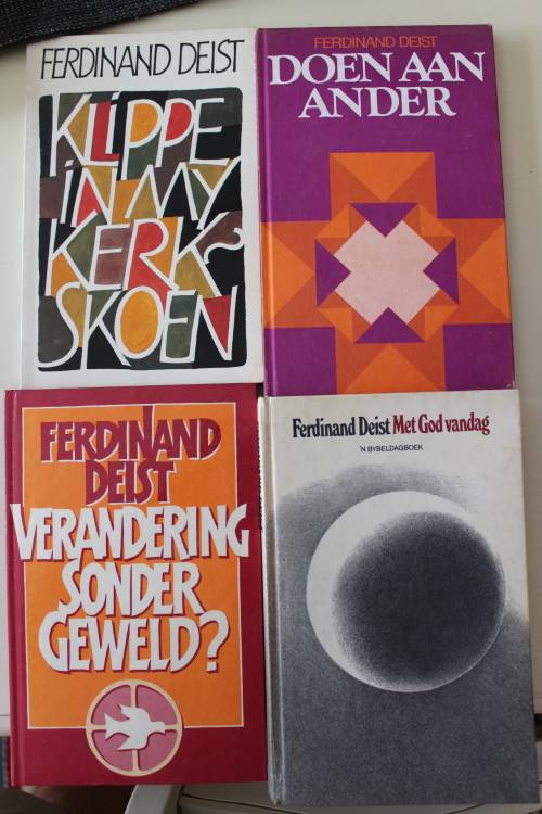 8 x Ferdinand Deist boeke