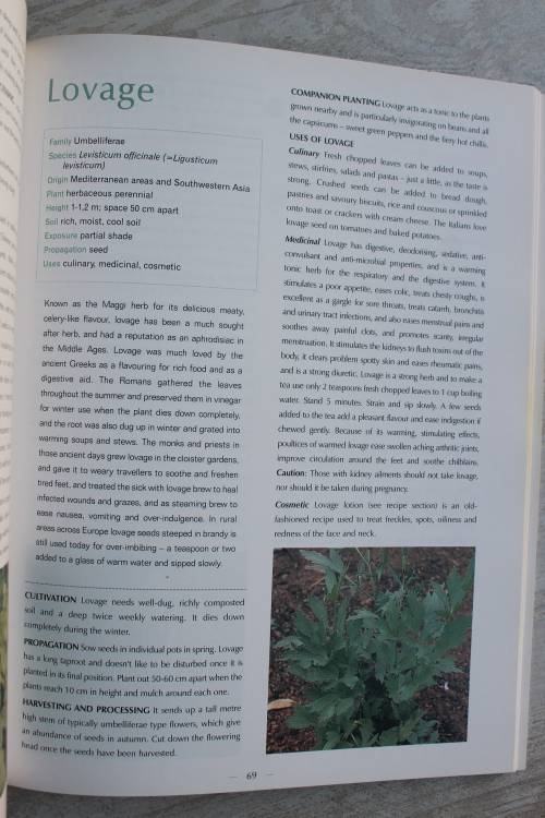 SIGNED: The Essential Margaret Roberts - My 100 favourite herbs