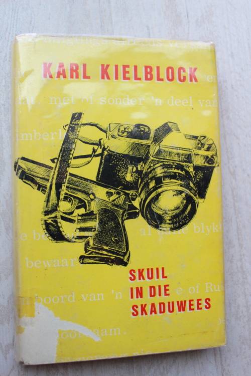 SKUIL IN DIE SKADUWEES deur Karl Kielblock