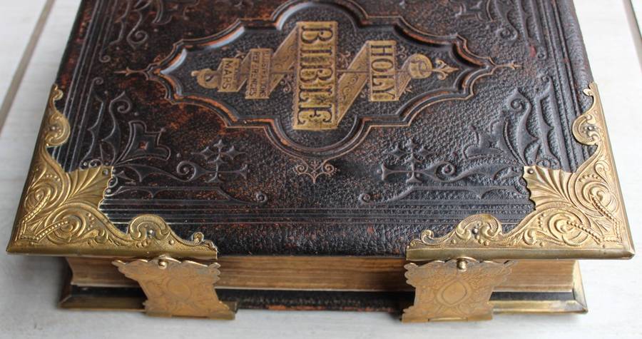 1851 - Illustrated National Holy Bible with Commentaries of Scott & Henry