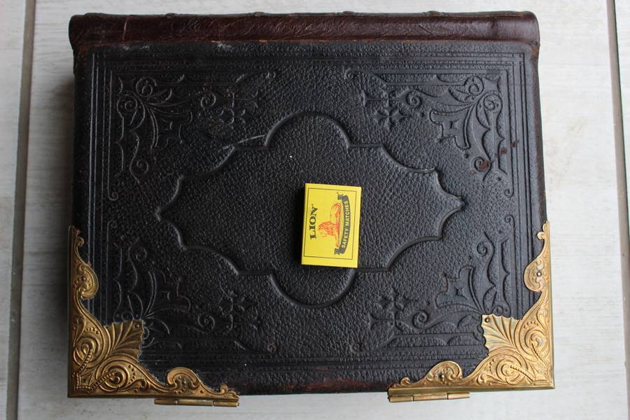 1851 - Illustrated National Holy Bible with Commentaries of Scott & Henry