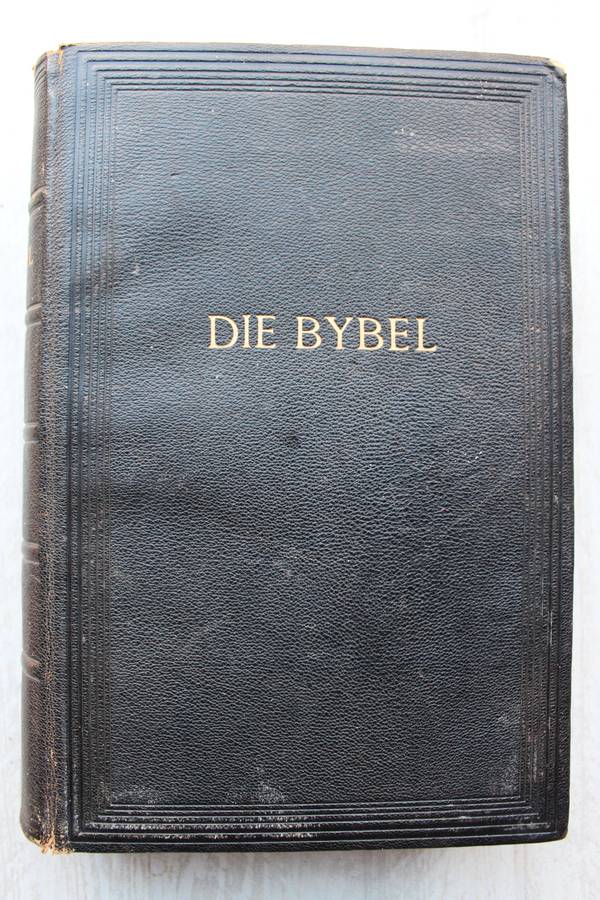 DIE AFRIKAANSE FAMILIEBYBEL - uitgegee in 1953 - GOEIE TOESTAND - BYBEL