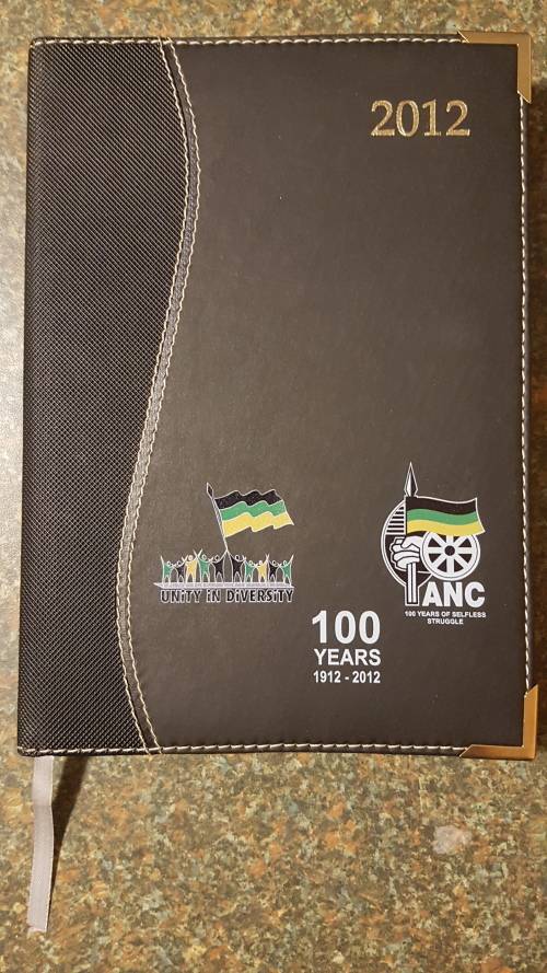 Nelson Mandela Collectors Clad gold medallion, commemorative Diary and Keychain.