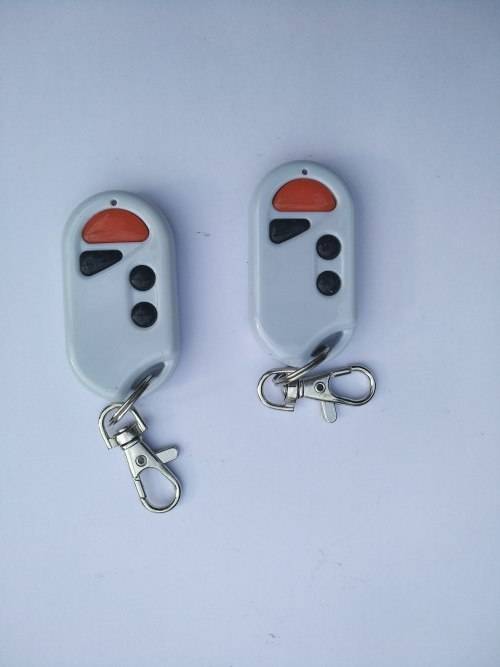 Garage door opener (1xMotor & 2xRemotes + 1x Backup Battery)