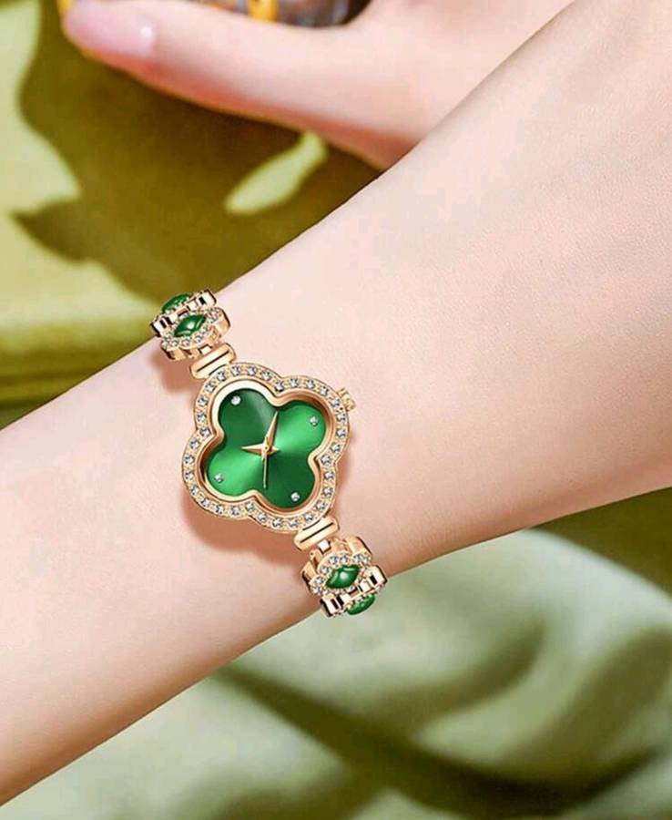 1pc Fashion Four Leaf Grass Clover Bracelet Quartz Watch Women`s Watch