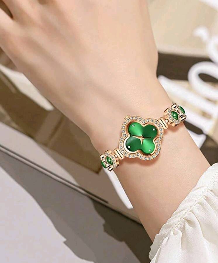 1pc Fashion Four Leaf Grass Clover Bracelet Quartz Watch Women`s Watch