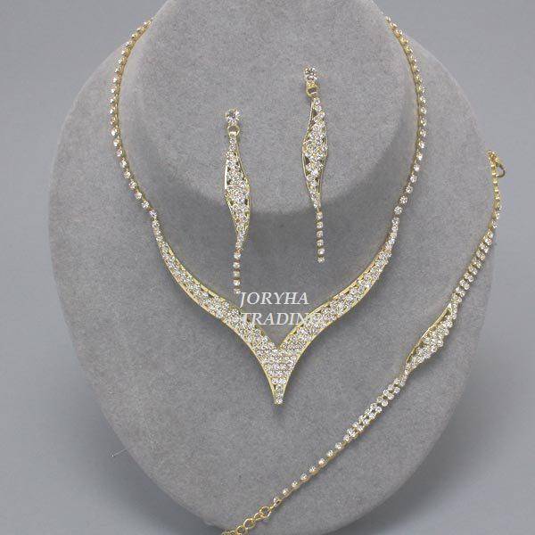 OUR  BOUTIQUE COLLECTION -  3PCE DIAMANTE  NECKLACE & EARRING SET