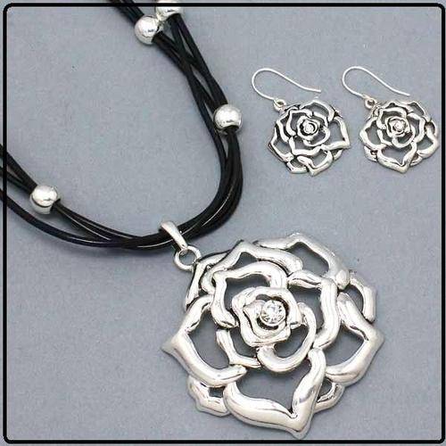 UNIQUE NEW LISTING- ROSE PENDANT FASHION NECKLACE SET