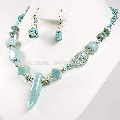 R100 - postage free on this item - AQUAMARINE/TURQUOISE NECKLACE SET