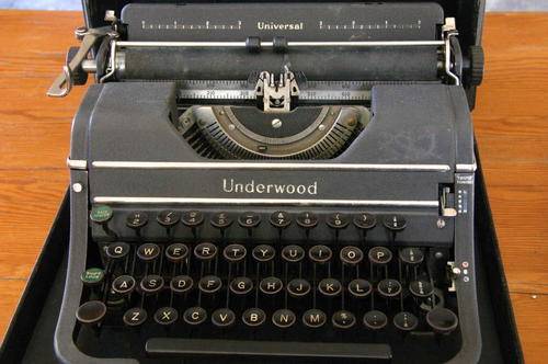 UNDERWOOD Universal Portable Typewriter
