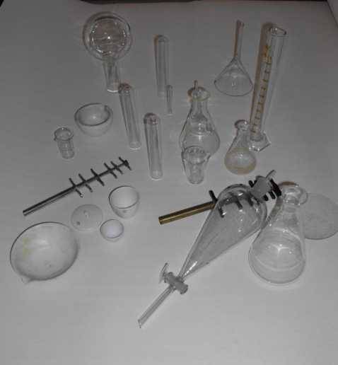 Lot of glass scientific items