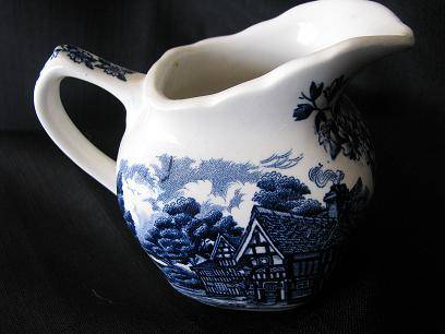 MILK JUG : ENGLISH COUNTRY INNS : GRINDLEY