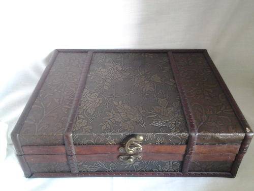 Wooden antique look jewellery box
