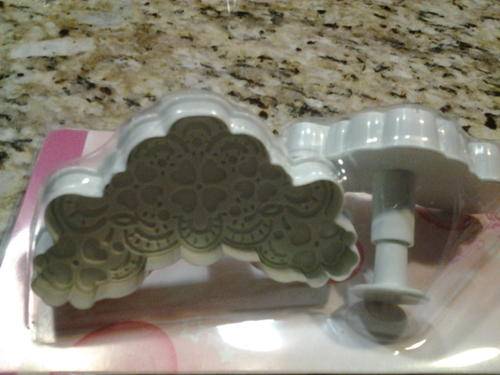 Fondant patterned border plunger cutter, G