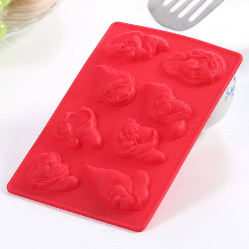 Snow white and seven dwarfs silicone mould, size of mould 18x11cm, was R55 now R35