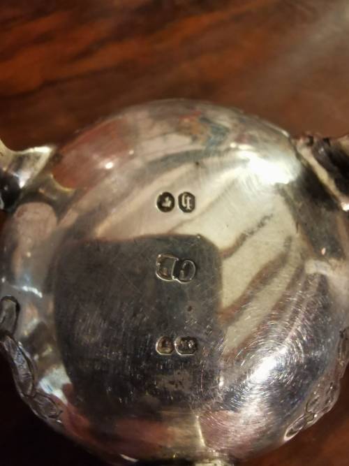 Stunnig antique silver cauldron salt cellar / pot