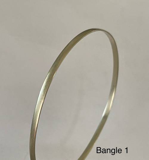 9CT SOLID GOLD BANGLE - 2.5mm WIDE and 61mm O/D  3.27 GRAMS - (BANG01)