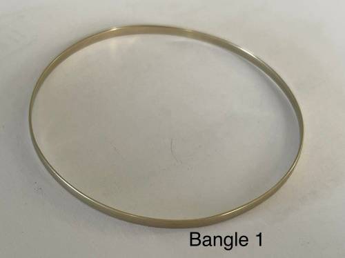 9CT SOLID GOLD BANGLE - 2.5mm WIDE and 61mm O/D  3.27 GRAMS - (BANG01)