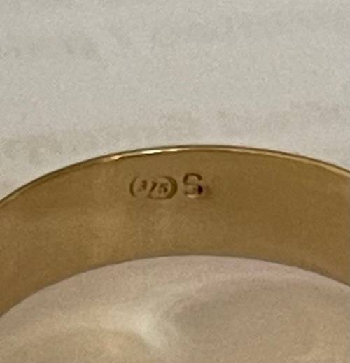 9ct (375) Yellow Gold 6mm Mens Wedding Band/Ring - Size +/-23mm O/D and 21mm I/D and Weighs 3.90g