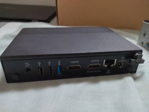 Intel NUC 8 Rugged NUC8CHK (64 GB emmc / 4 GB ram) + Microsoft All-in-One Wireless Media Keyboard