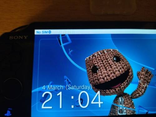 Playstation Vita (3G / Wifi), 8GB Vita memory Card, Charger + SD2Vita Adapter