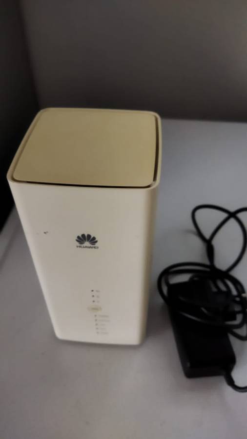 Huawei B618 - 22d Cat 11 4G / LTE Router (Fixed LTE as well)