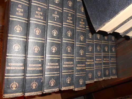 Encyclopedia Britannica - new survey Univ Knowledge - Set 24 Vol - univ of Chicago copyright 1947