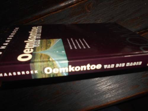 Oemkontoe van die nasie  -  (Satirriese terugblik 2005) PJ Haasbroek   Protea 2001 hardeband
