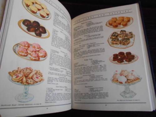 Any One Can Bake Royal Baking Powder Cookbook Antique Recipes Food rare 1929  hardback
