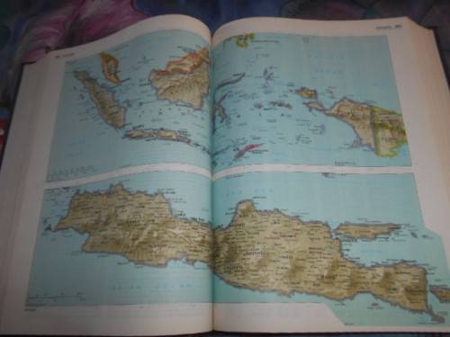 Volume 9 KNOWLEDGE INDEPH:  HUMIDITY IVORY COAST - 1980 ENCYCLOPAEDIA Britannica MICROPADIA