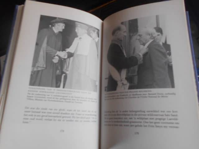 Albert Wessels - PLAASSEUN EN NYWERAAR - Perskor 1987 1ste ed (Toyota) asook  illus familie fotos