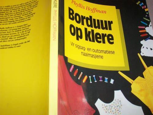 PHYLLIS HOFFMAN -BORDUUR OP KLERE  (MET GEILLUS.TEKENINGE) VIR SIGSAG- EN OUTOMATIESE NAAIMASJIENE