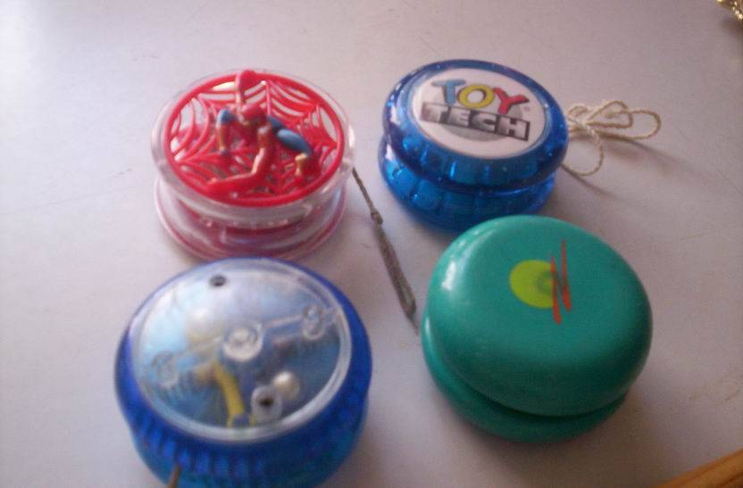 MIX LOT OF YO-YO'S