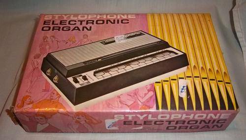 A VINTAGE BOXED STYLOPHONE ELECTRONIC ORGAN, STILL WORKING