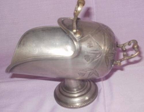 AN OLD HALLMARKED PEWTER SUGAR BOWL