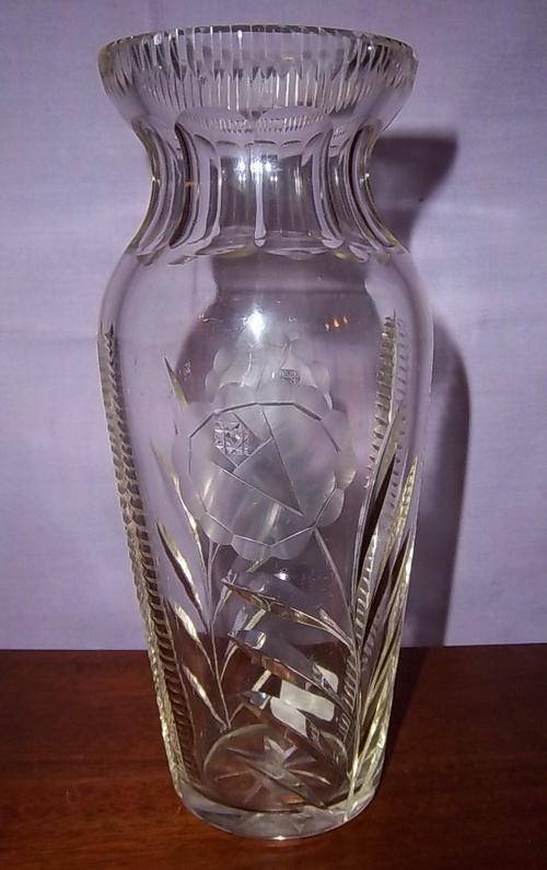 A LOVELY ROSE CUT CRYSTAL VASE