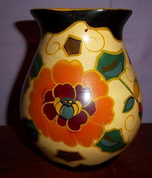 A BEAUTIFUL GOUDA STYLE VASE