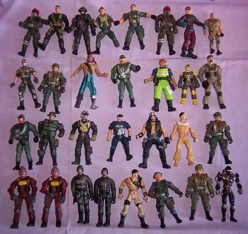 LOT OF 20 ARMY MEN