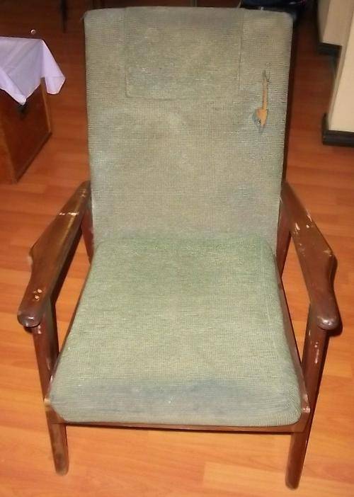 A VERY NICE RETRO CHAIR, NEEDS SOME TLC