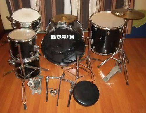 A BASIX 5 PIECE DRUM SET WITH CYMBALS........HAVE A LOOK