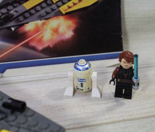 LEGO Star Wars 7669 - Anakin`s Jedi Starfighter