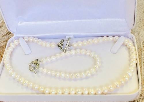 GENUINE CULTURED PEARL NECKLACE WITH ATTACHABLE BRACELET - SO CLASSIC