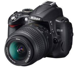 NIKON D5000 *Like New* 12.3 MP DSLR Camera - Battery Grip (Kit w/ AF-S DX VR 18-55mm Lens)