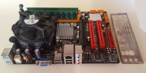 Motherboard + Core 2 QUAD CPU + 2GB RAM