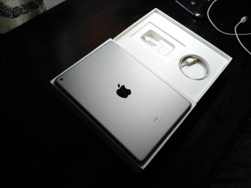 Apple iPad 5th Generation (2017) 32GB WIFI Space Grey ***Brand New Condition***