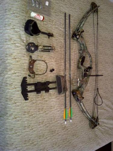 Reflex Grizzly Compound Bow and Accessories