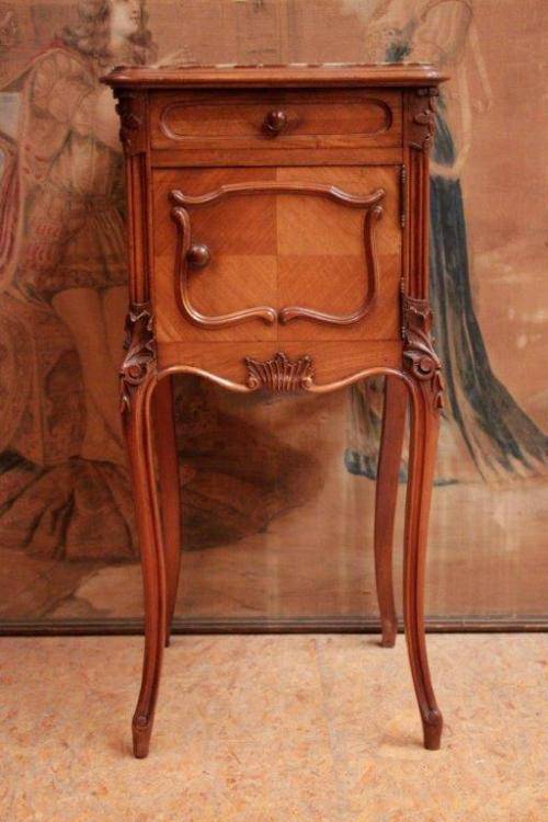 French Louis XV walnut nightstand/stand